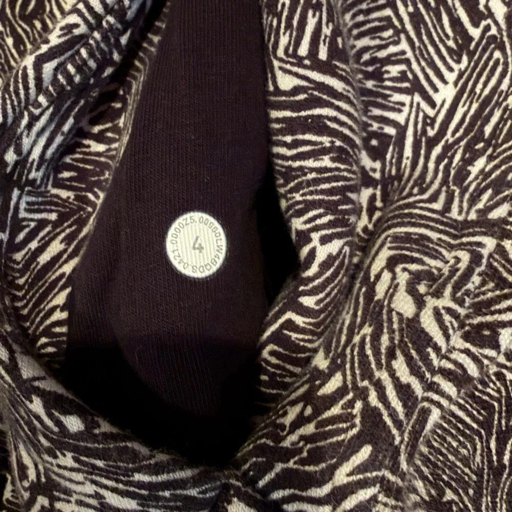 Lululemon Scuba Full Zip Hoodie Offbeat Alpine Black White Print LW4BQDS Size 4